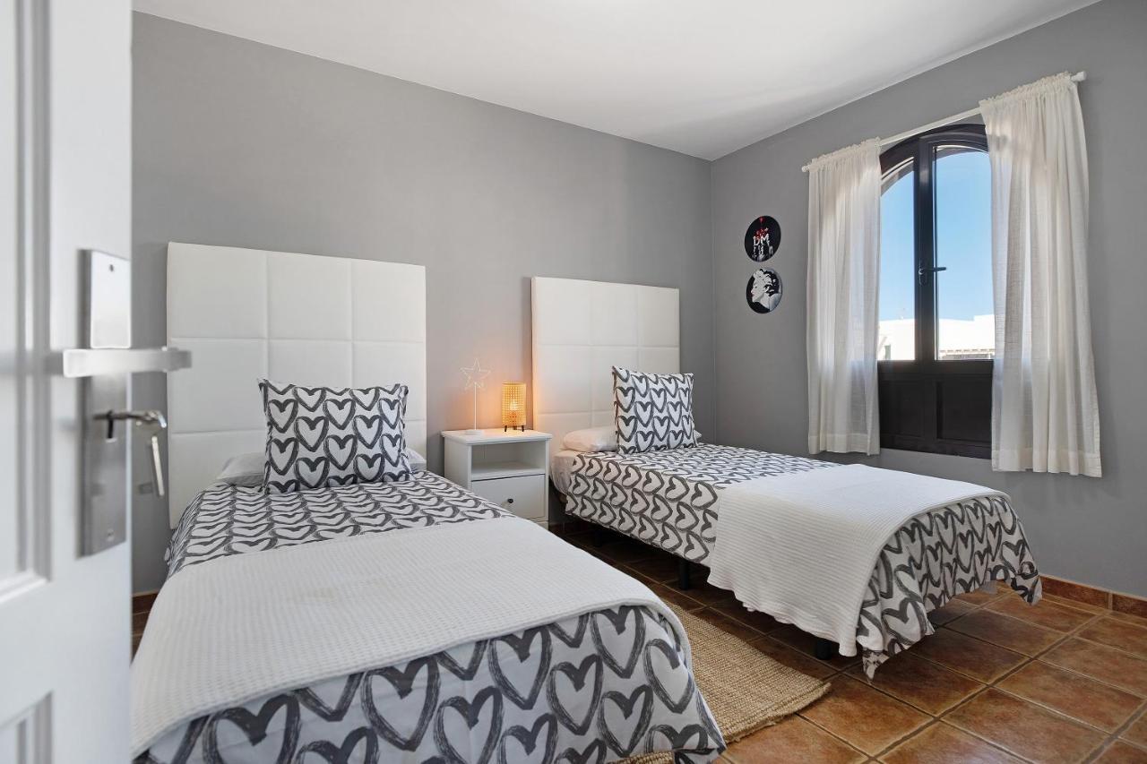 פלאיה בלנקה Apartamentos La Estrella III מראה חיצוני תמונה